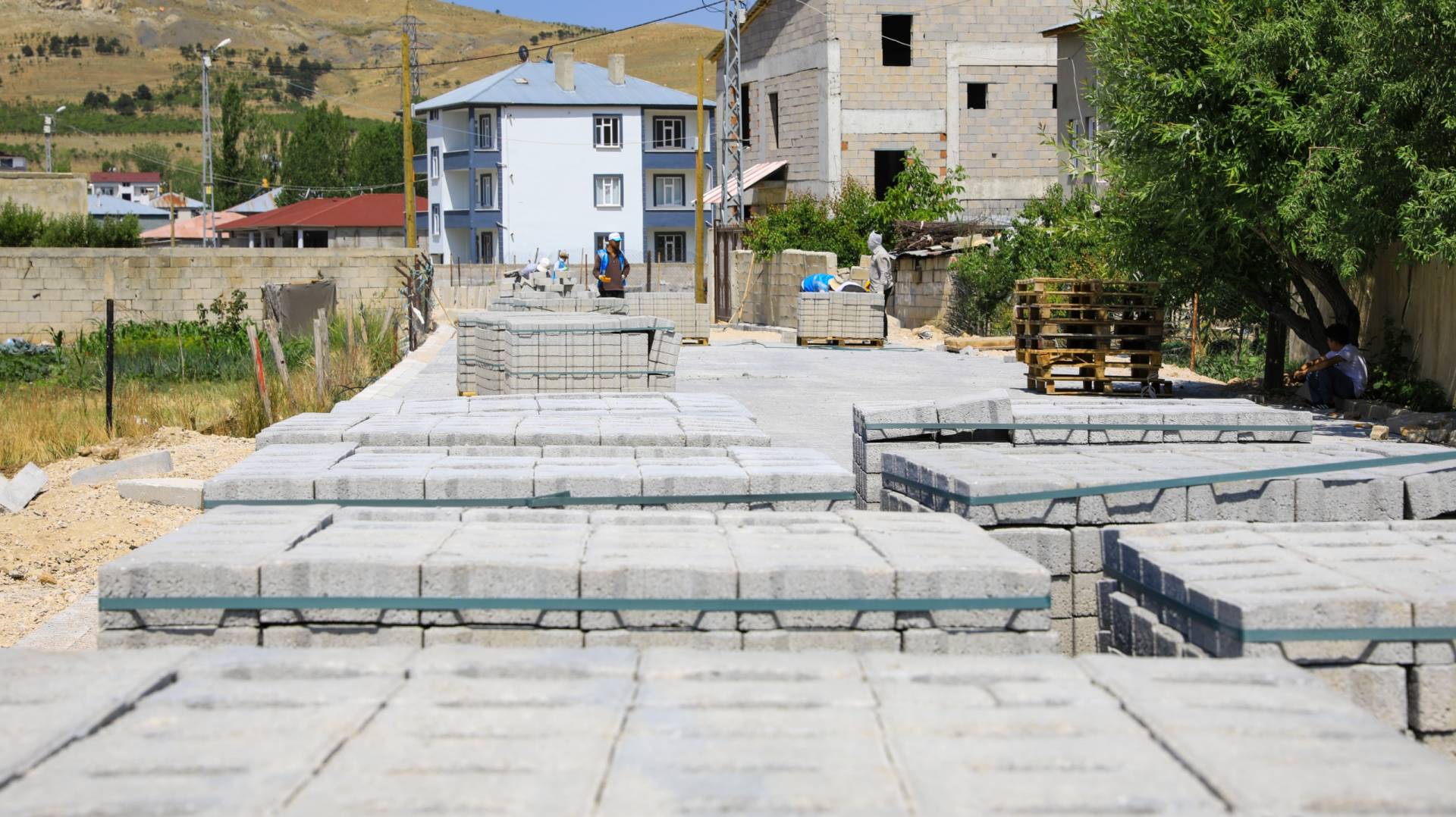 İpekyolu’nda Yol Yapım Çalışmaları Aralıksız Sürüyor