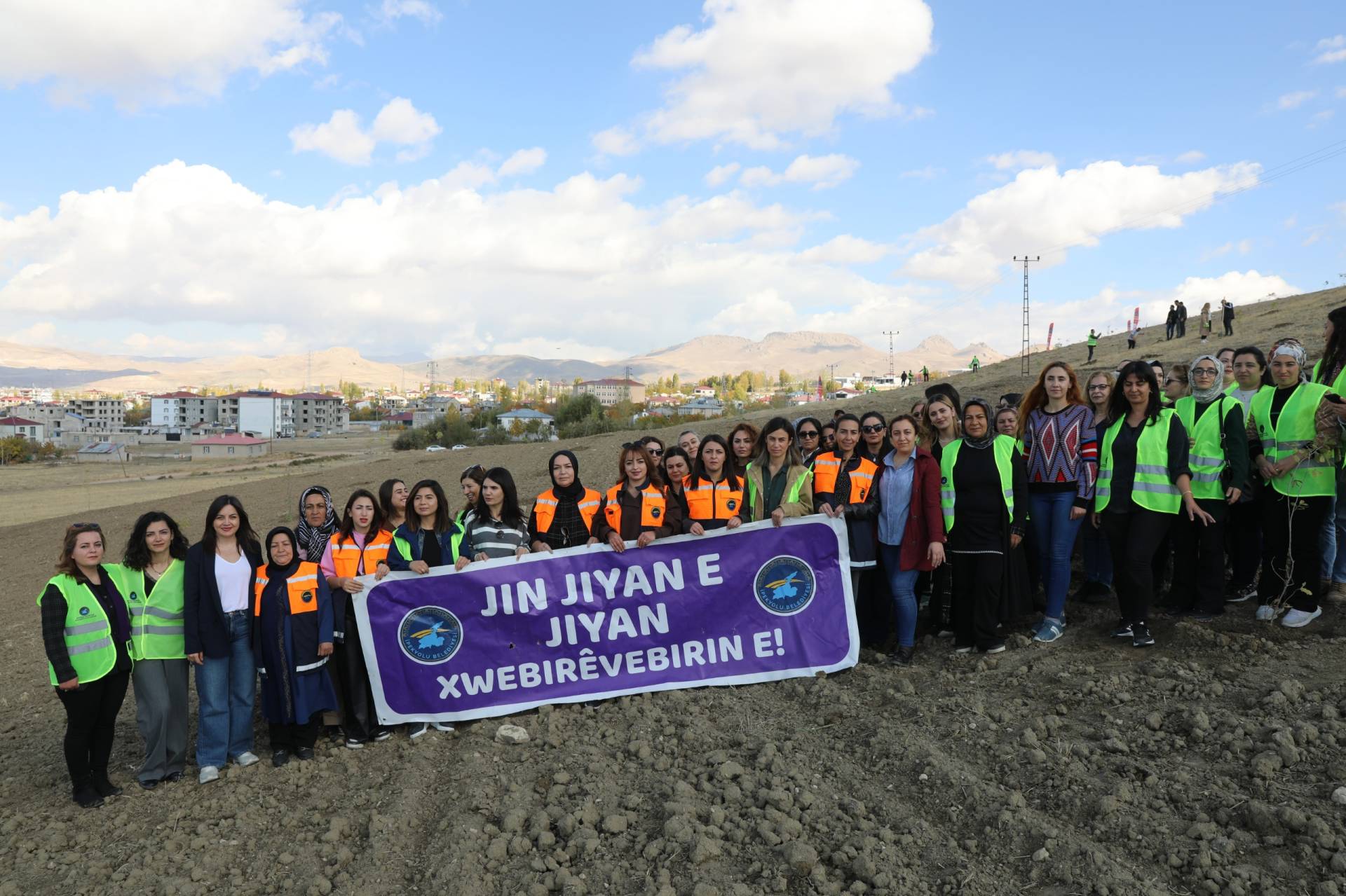 Kadın Ormanı İçin Yüzlerce Fidan Kadın Eliyle Dikildi