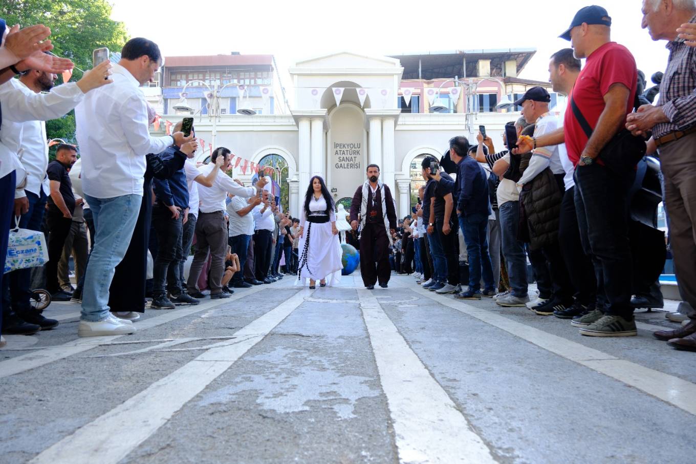 Ulusal Kürt Kıyafetleri Sergisi’ne Büyük İlgi!