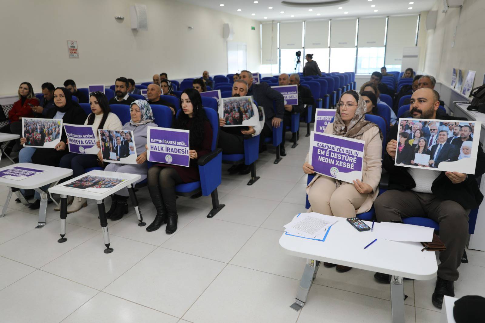 Belediyesi Meclis’inde Kayyıma Sert Tepki: Şedal ve Zeydan Van Halkının İradesidir