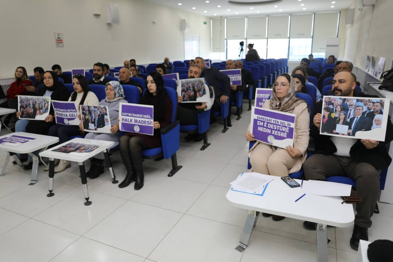 Belediyesi Meclis’inde Kayyıma Sert Tepki: Şedal ve Zeydan Van Halkının İradesidir