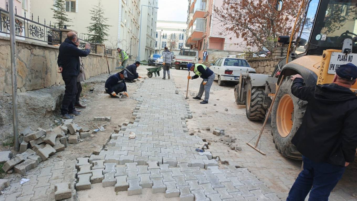 Fen İşleri Müdürlüğümüz Mahallelerde Çalışmalarını Sürdürüyor
