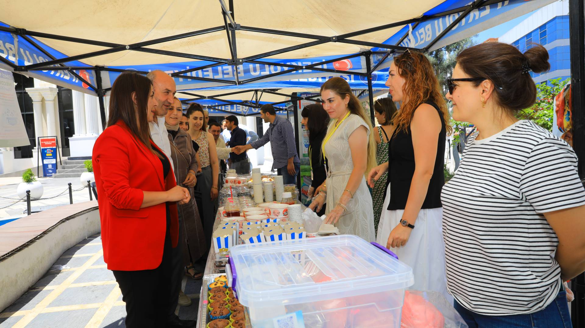 DMD Kas Hastası Necdet İçin Kurulan Dayanışma Kermesini Eşbaşkanlar Ziyaret Etti