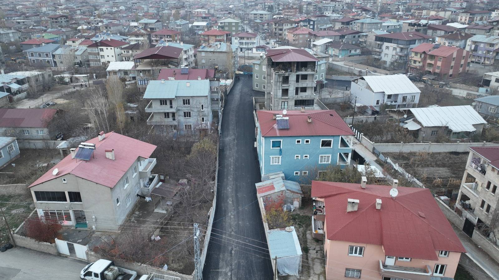 İpekyolu Belediyesi, Yeni Mahalle'de Asfaltlama Çalışmalarını Tamamladı