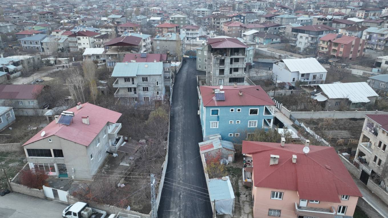 İpekyolu Belediyesi, Yeni Mahalle'de Asfaltlama Çalışmalarını Tamamladı