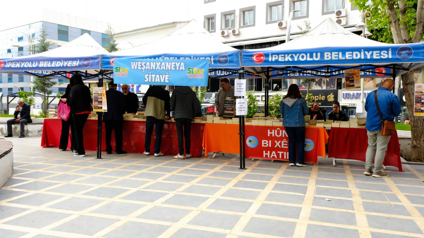 Van’da Kürtçe Kitaplara Dayanışma: “Kürtçe Okuyun, Kürtçe Yaşayın”