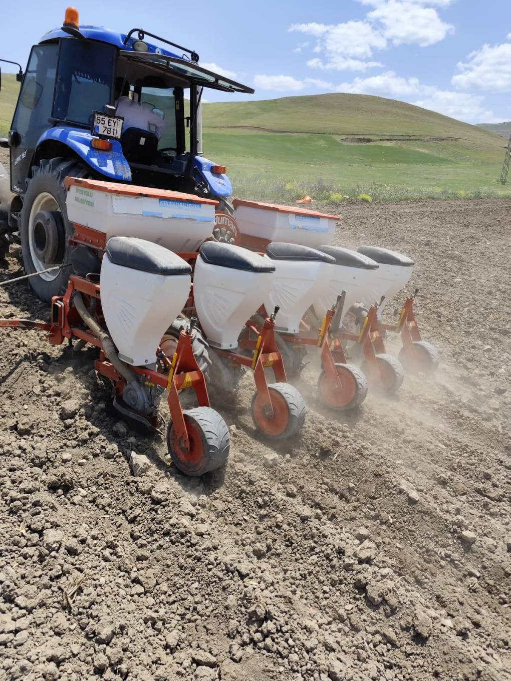 İpekyolu Belediyesi'nden Çiftçilere Destek: Tarımsal Hizmetler Müdürlüğü Faaliyetlerine Başladı