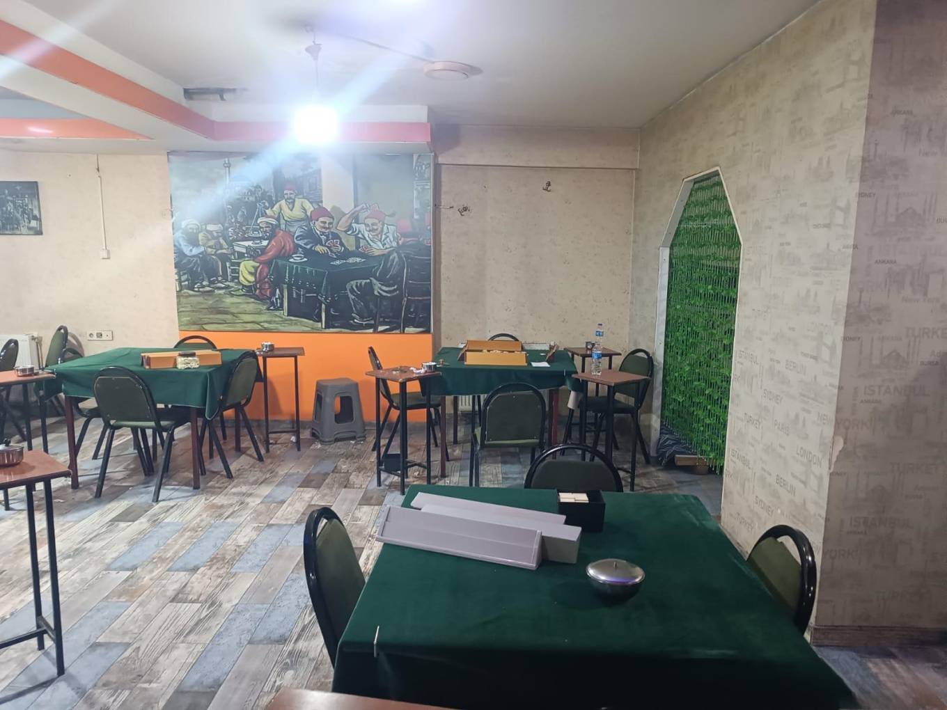 İPEKYOLU BELEDİYESİ RUHSATSIZ İŞ YERLERİNİ MÜHÜRLEDİ