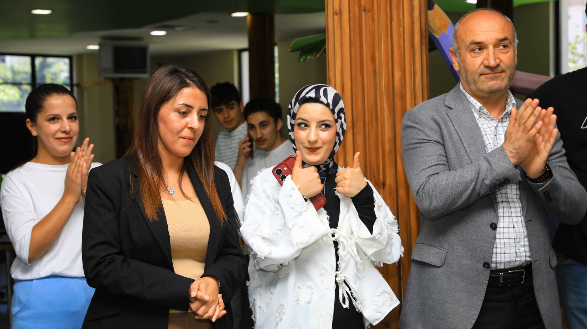 Eşbaşkan Uzunay ve Şapkacı’dan YKS Öğrencilerine Moral Ziyareti
