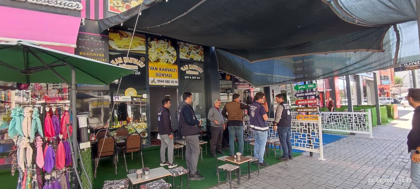 İpekyolu Belediyesi Kaldırım İşgalleriyle Mücadelesini Sürdürüyor