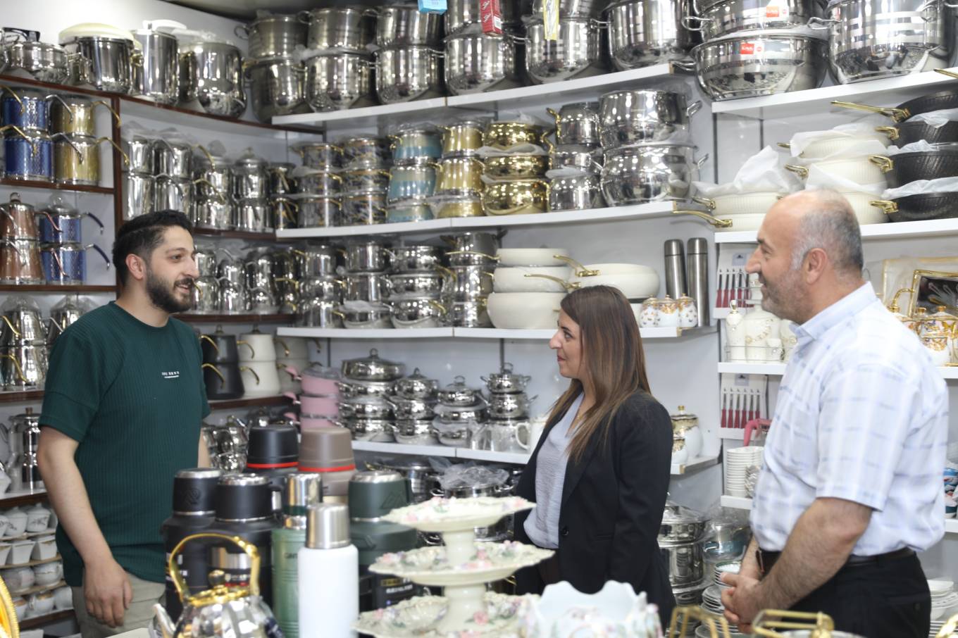 Eşbaşkan Uzunay, Pazar Esnafı Ziyaretlerini Sürdürüyor