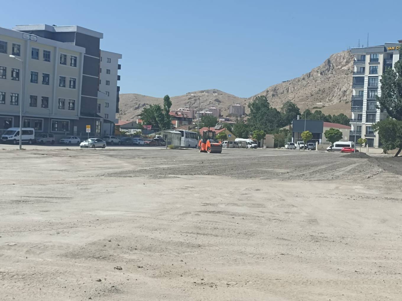 Kayyum Belediyesi, İpekyolu Belediyesine Ait Hizmet Alanını Ticari Alana Dönüştürdü