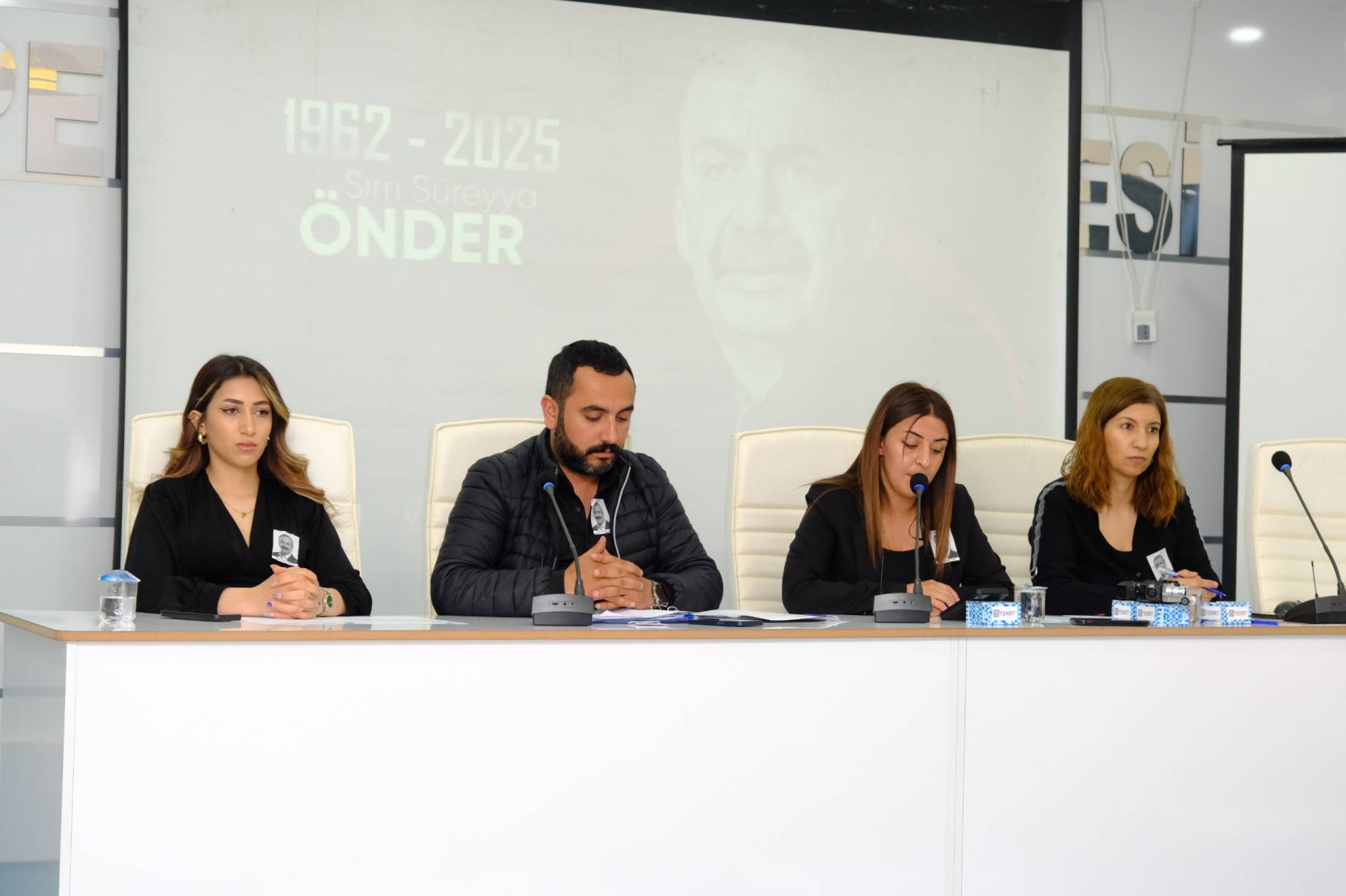 Sırrı Süreyya Önder, İpekyolu Belediye Meclisi’nde Anıldı