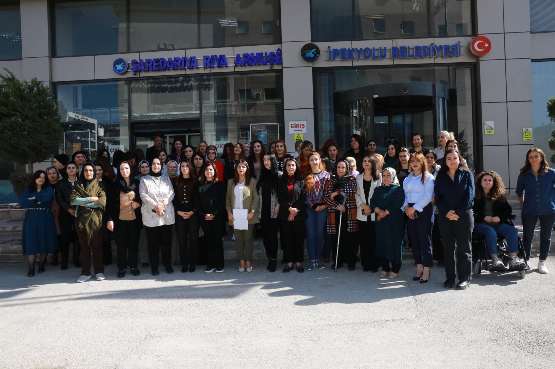 İpekyolu Kadın Meclisi’nin İlanı Rojin Kabaiş ve Katledilen Kadınlara Adandı