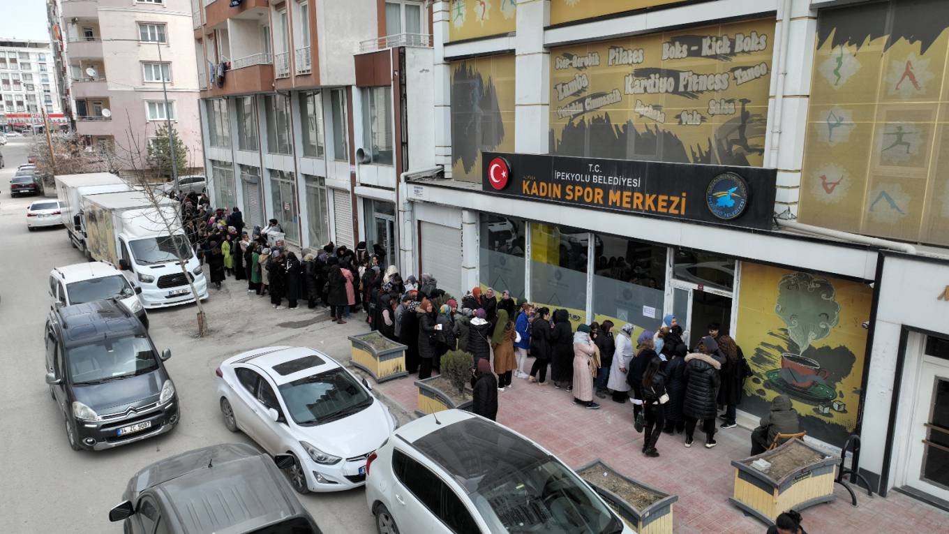 İpekyolu'nun Ücretsiz Kadın Spor Merkezlerinde Kayıtlara Yoğun İlgi