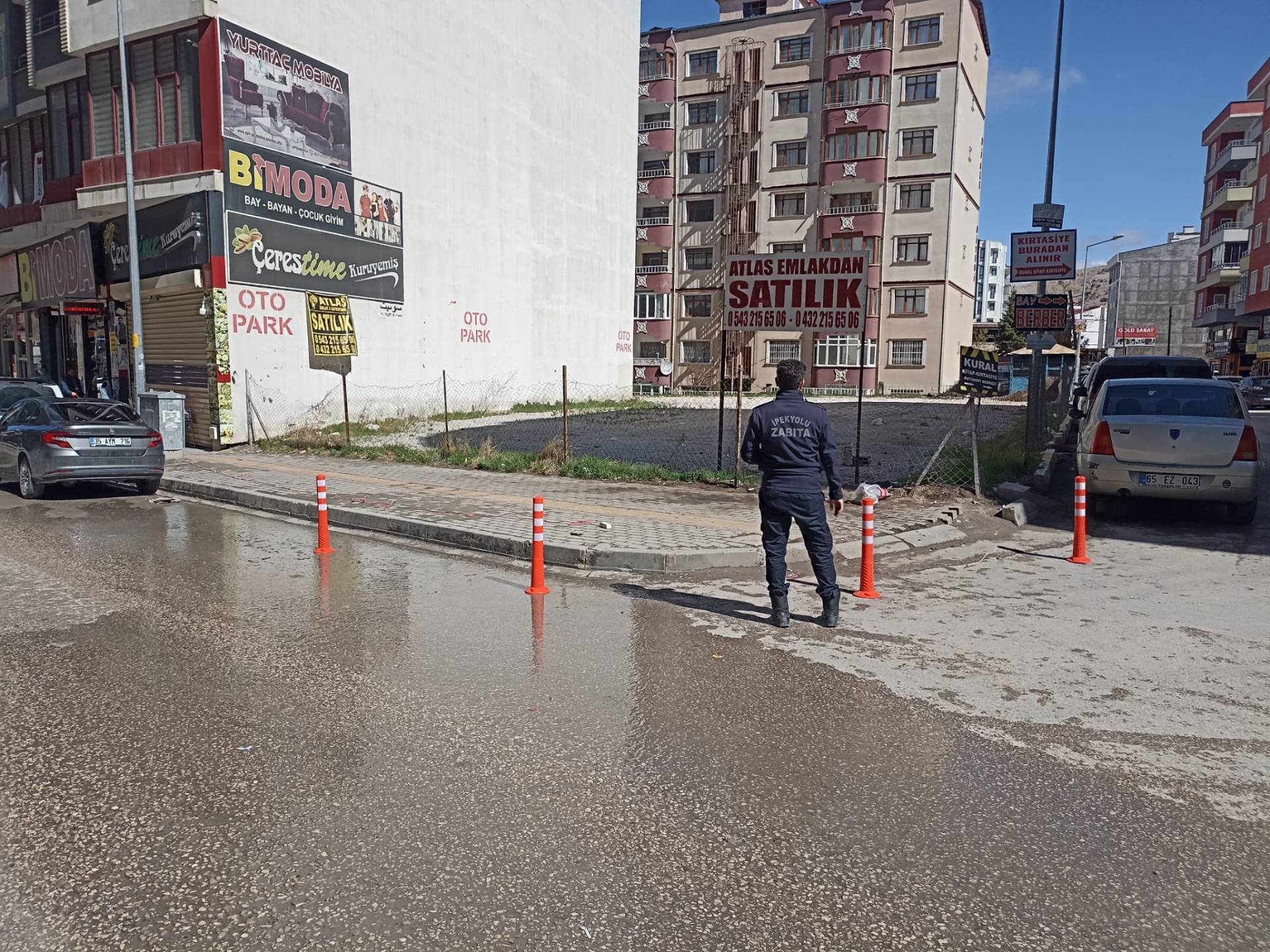 İpekyolu Belediyesi Zabıta Ekipleri kaldırım işgallerine dur dedi