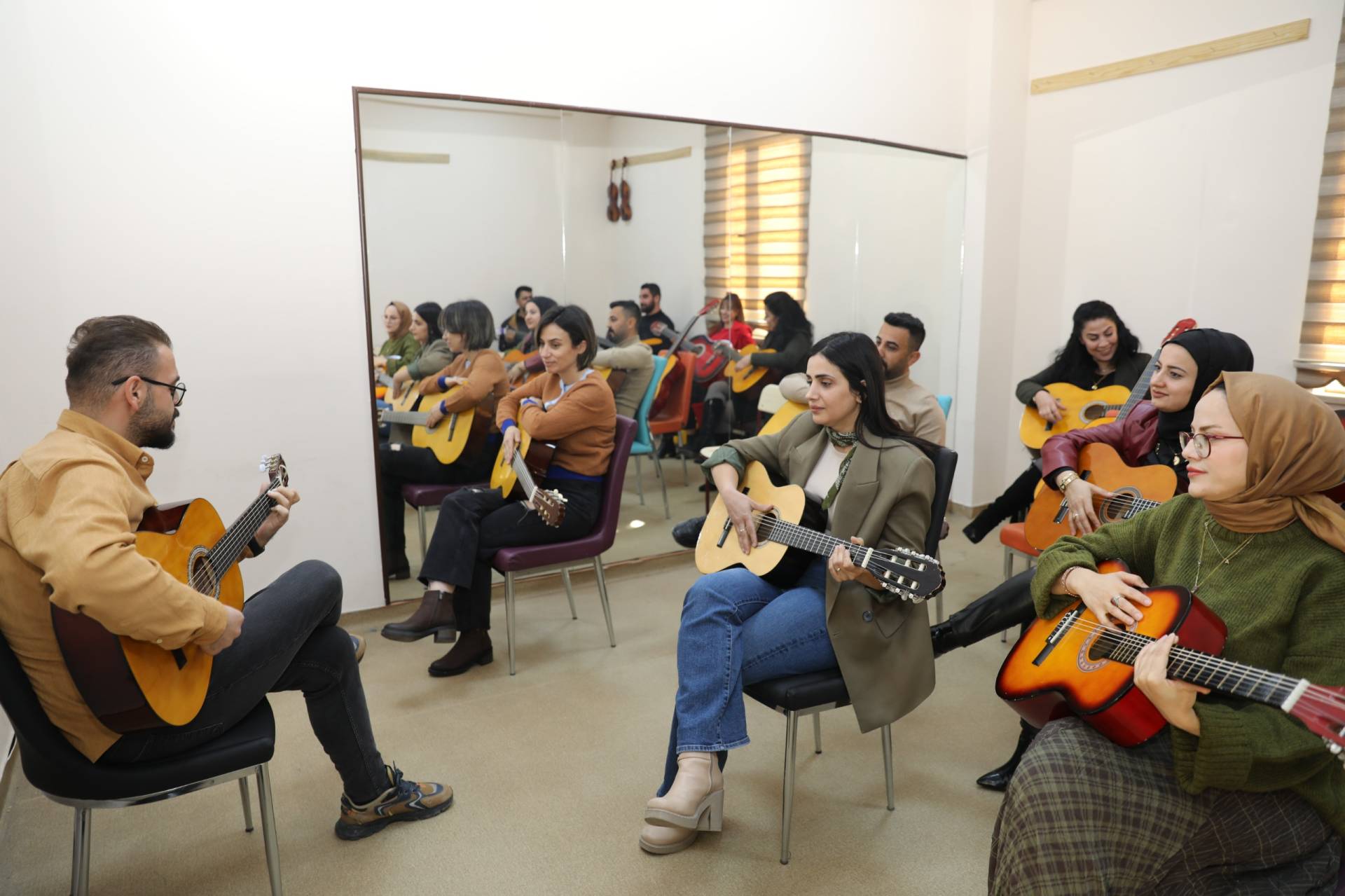 Bağlama ve Gitar Kurslarında İlk Ders Yapıldı