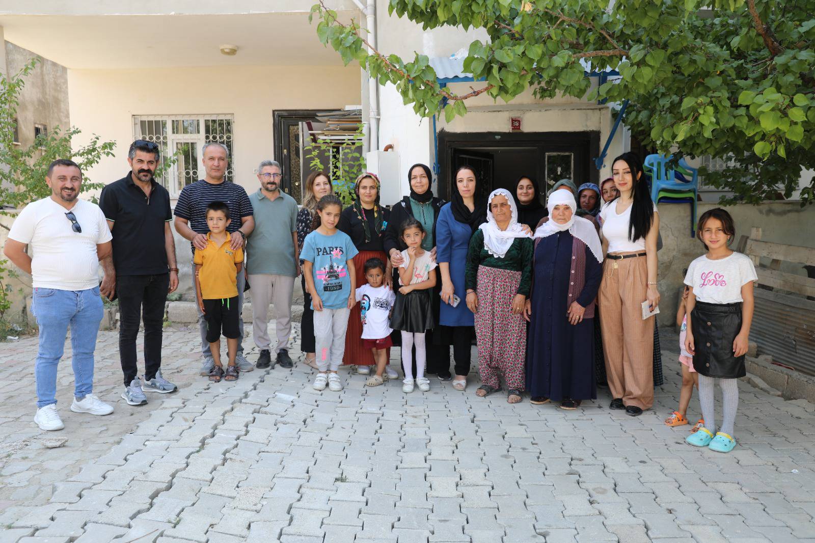 Her çarşamba mahallelerde halk buluşmaları gerçekleştiriyoruz