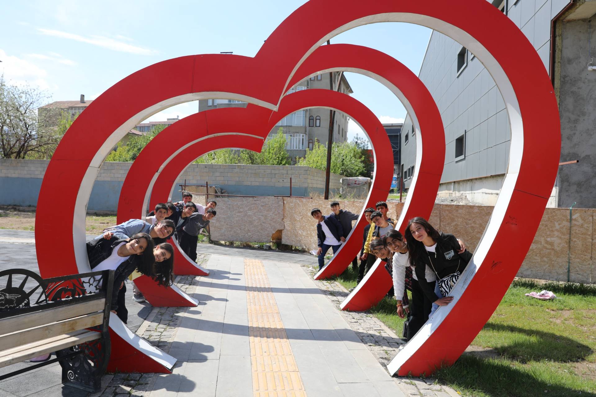 İpekyolu Belediyesi Çocuklara İpek Park’ta Eğlence Dolu Bir Gün Yaşattı