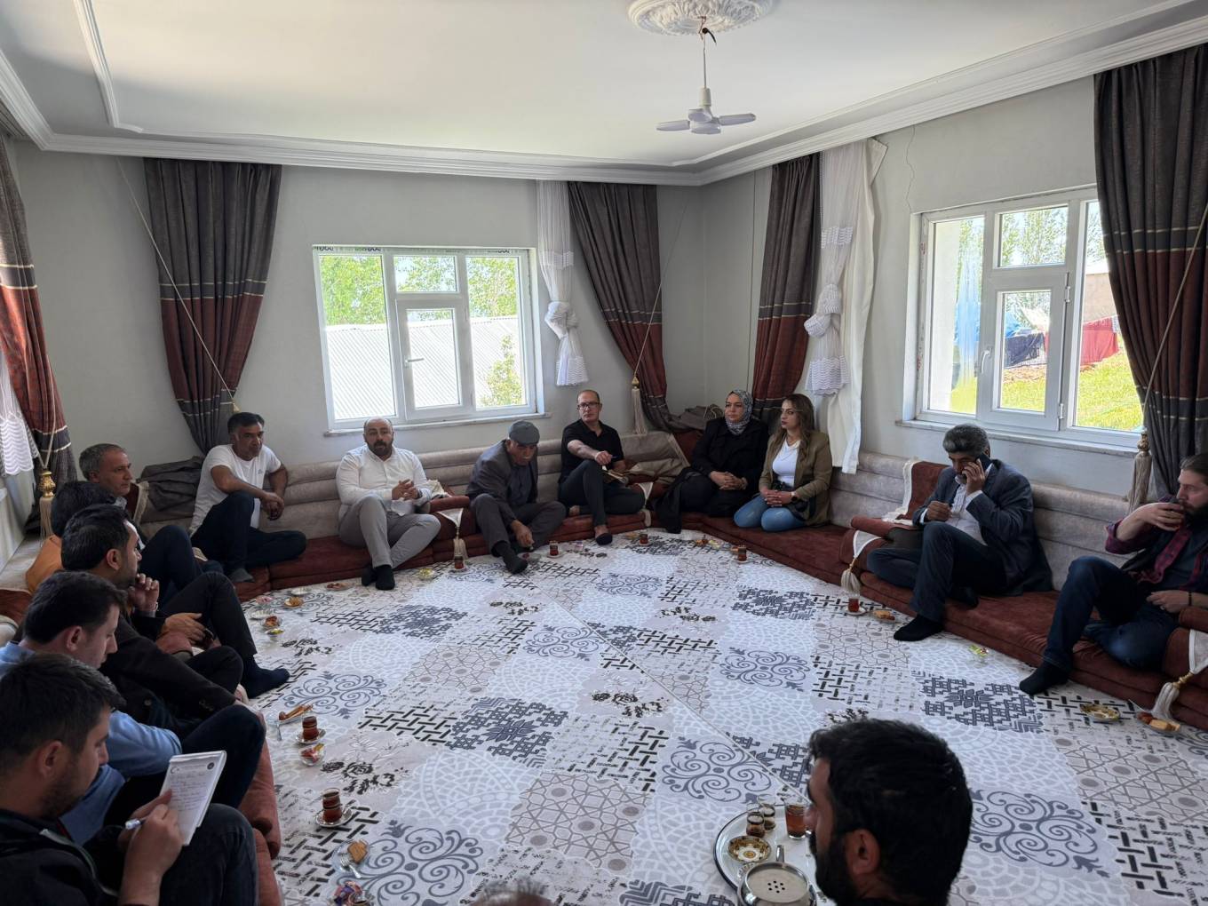 İpekyolu Belediyesi kırsal mahallelerde halkla bir araya geldi