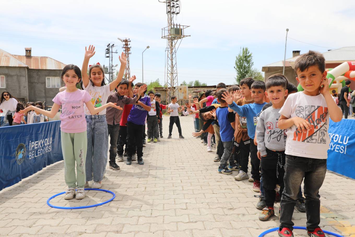 İpekyolu Belediyesi’nden Köy Okuluna Neşeli Etkinlik