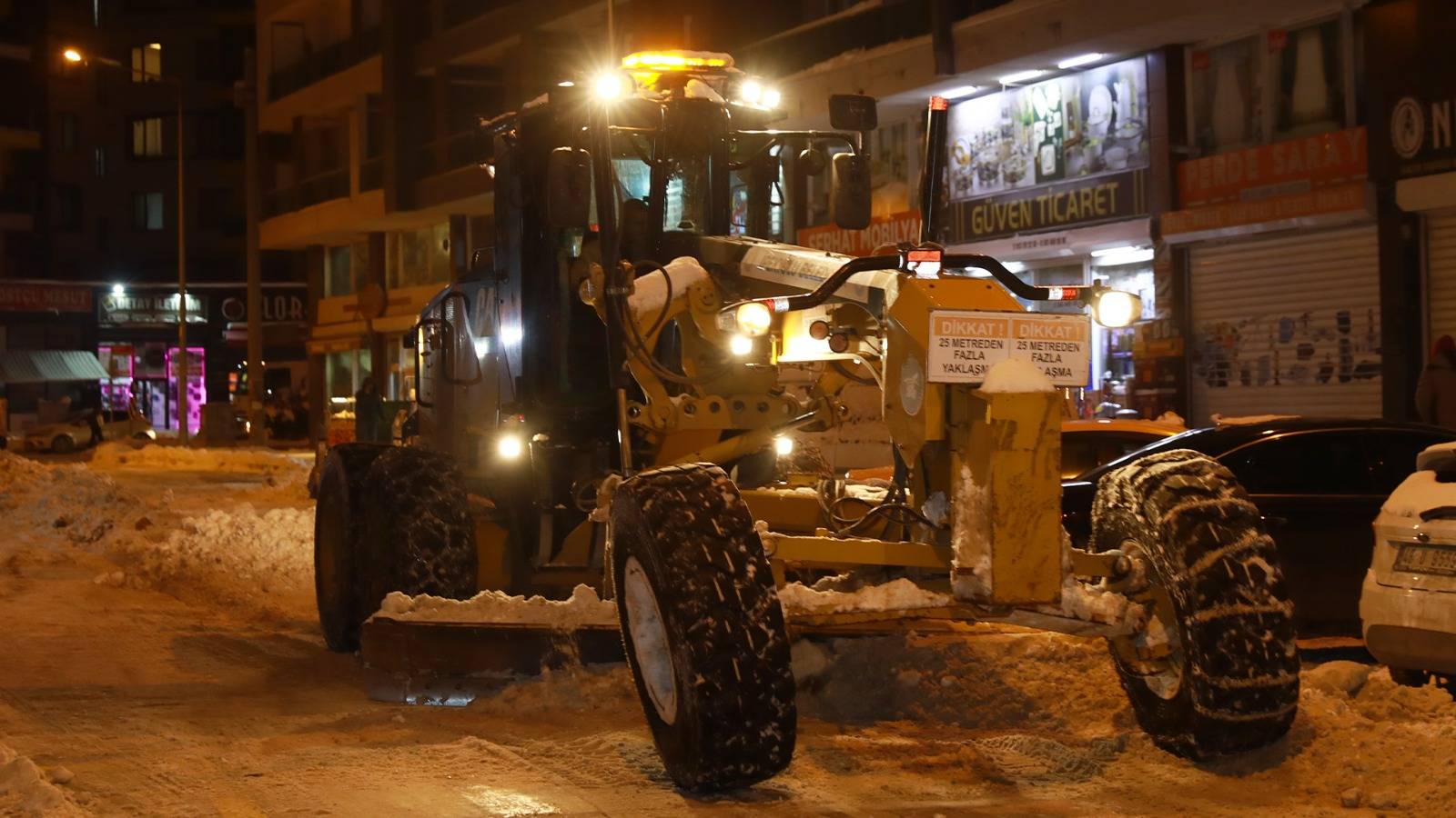 İpekyolu’nda Kar Seferberliği: Gece Gündüz Demeden Halk İçin Sahadayız
