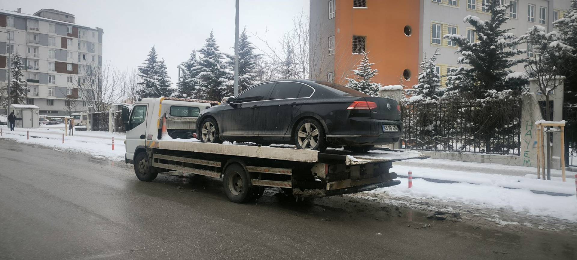 Kayyumdan Borç Yükü: Eşbaşkan Uzunay’ın Resmi Aracına Haciz