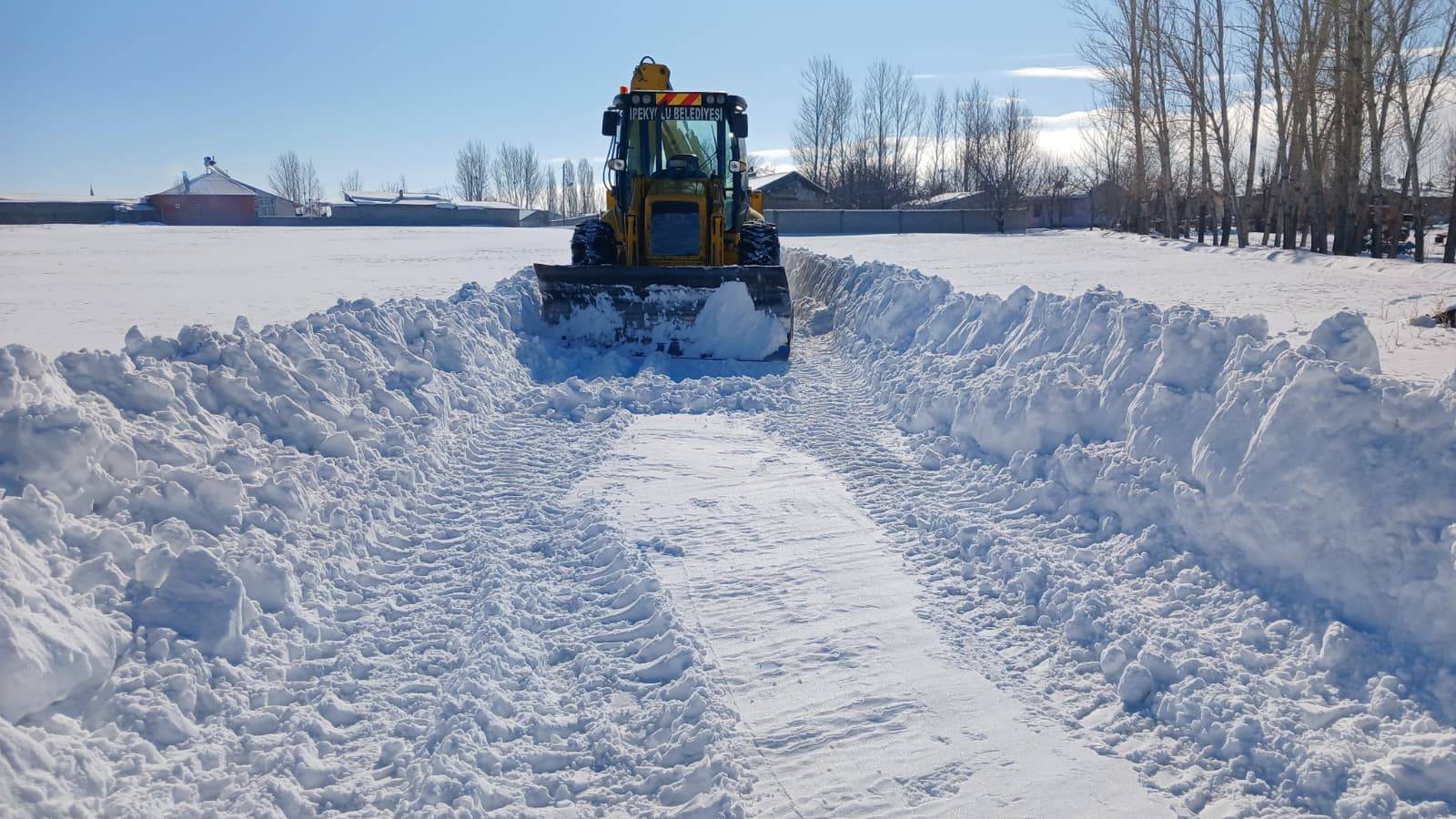 İpekyolu Belediyesi Engel Tanımıyor: Kapanan Yollar Bir Bir Ulaşıma Açılıyor