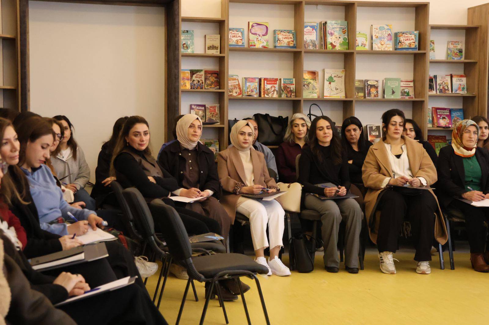 Kadın Politikaları Eğitimi İpekyolu’nda Başladı