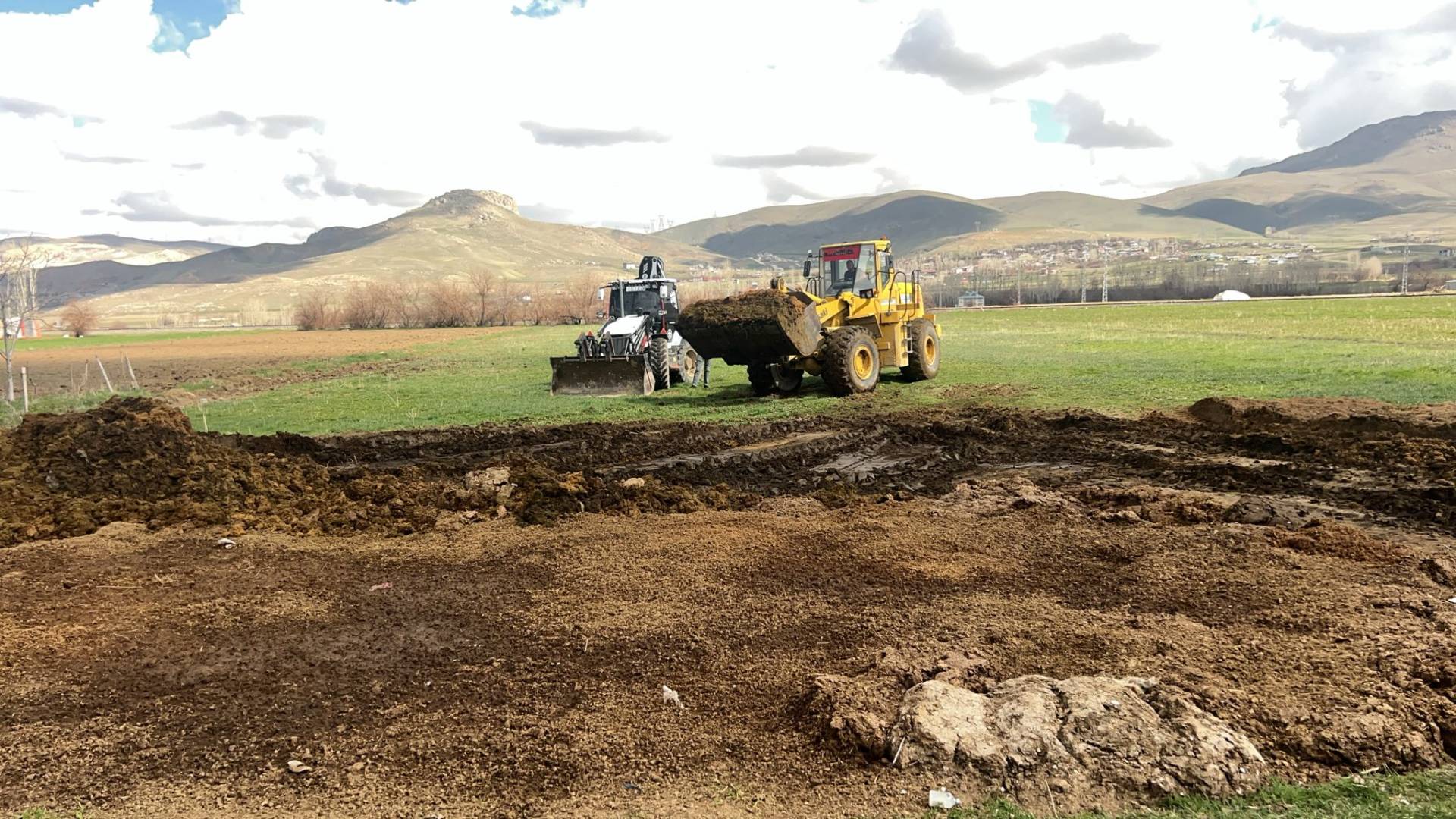 Erçek’te 870 Kamyon Hayvan Gübresi Toplandı