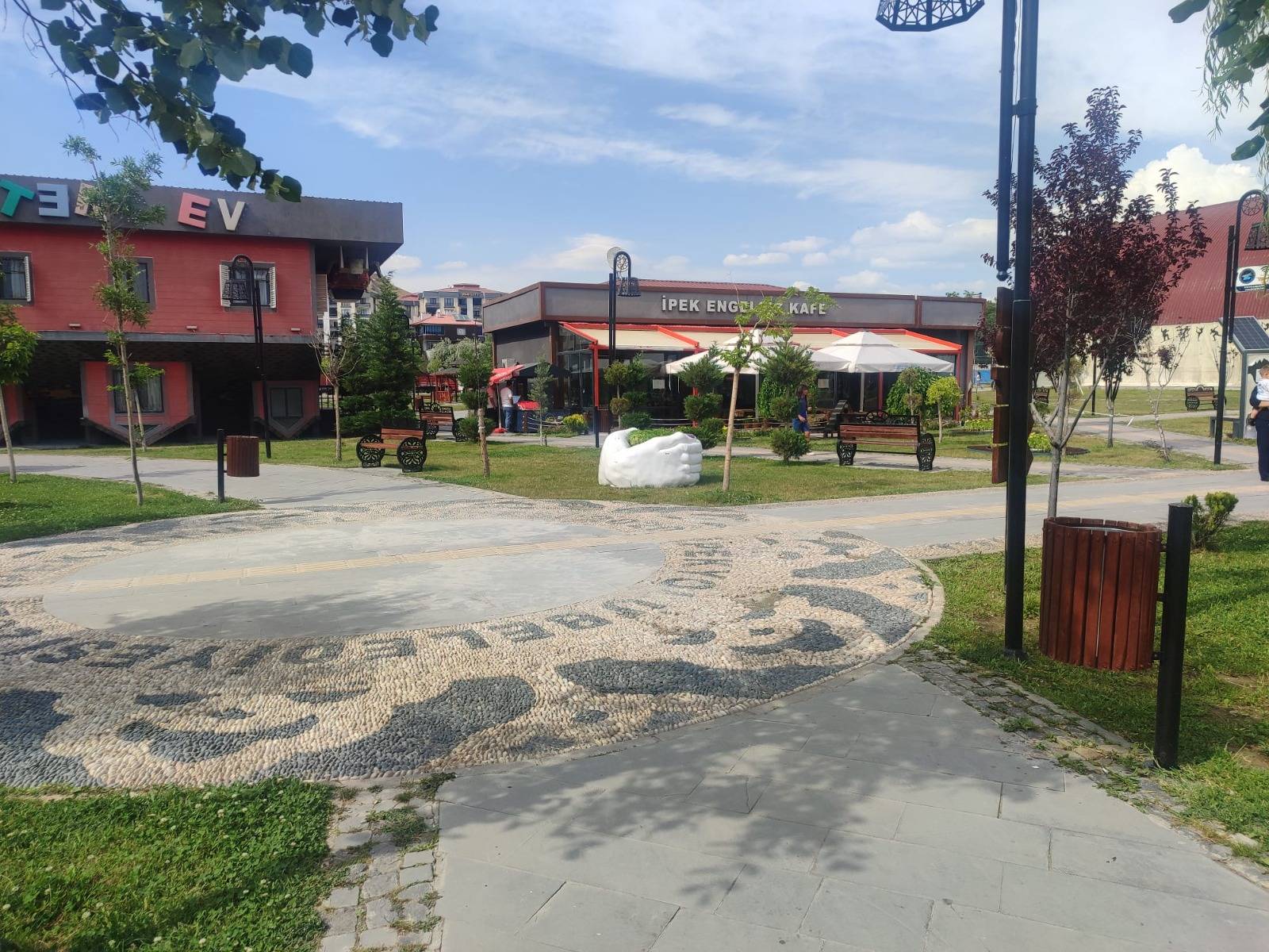 Parklarımız Bahar Temizliğiyle Pırıl Pırıl