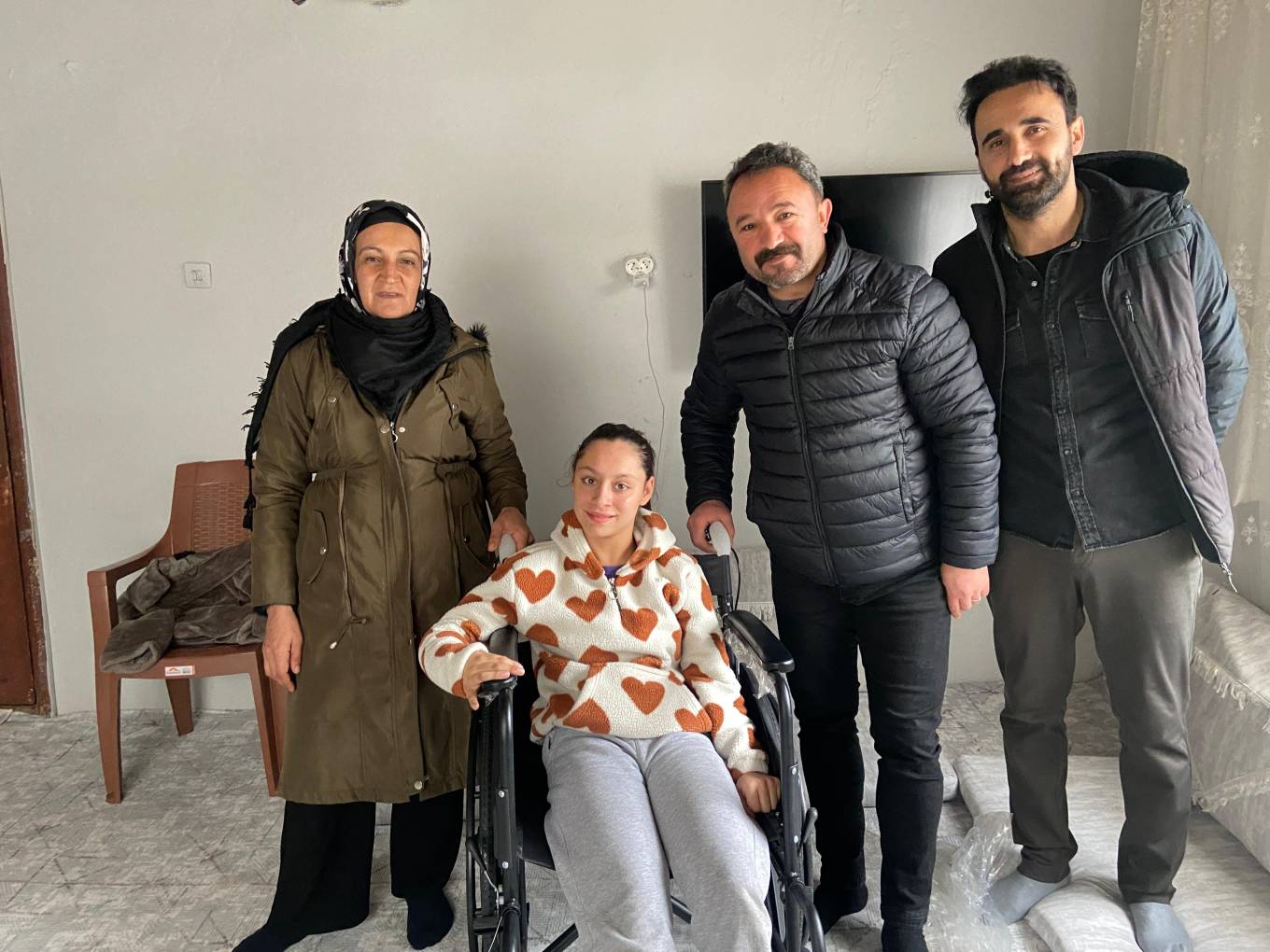 İpekyolu Belediyesi’nden Engelli Bireylere Tekerlekli Sandalye Desteği