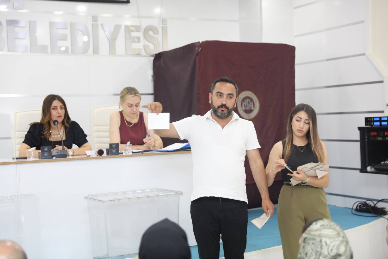 İpekyolu Belediyesi’nde Seçim Yapıldı: Eşbaşkan Uzunay Seçildi